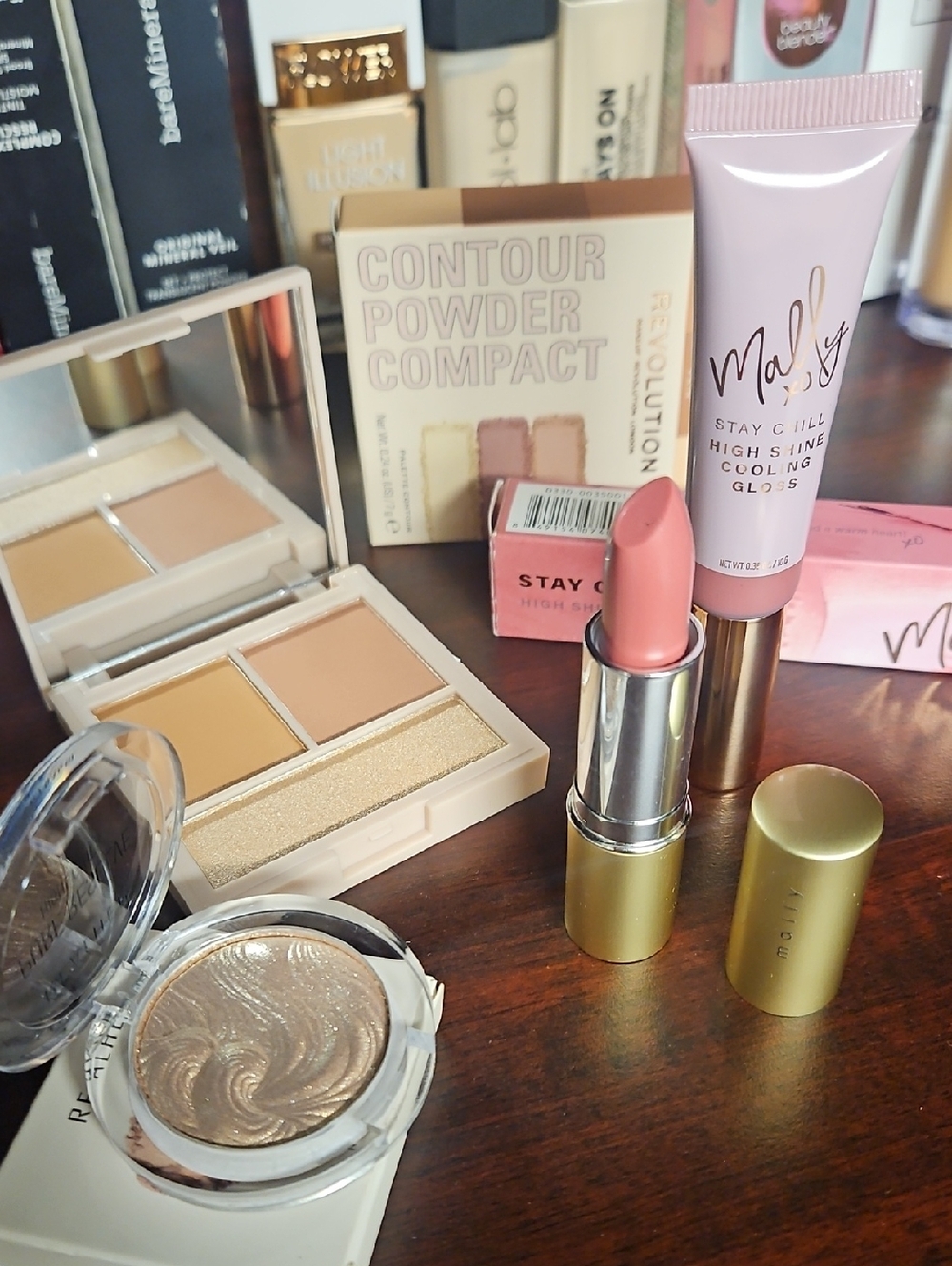 Mally, Real Her, Revolution Make Up Set